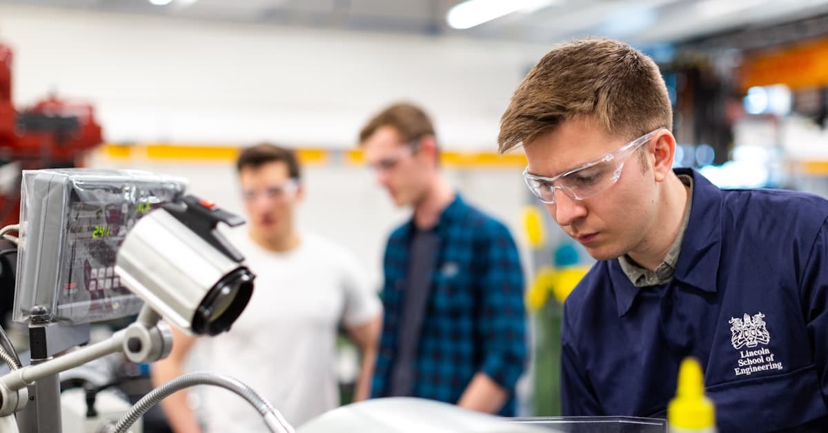 Contractor meeting for emergency service